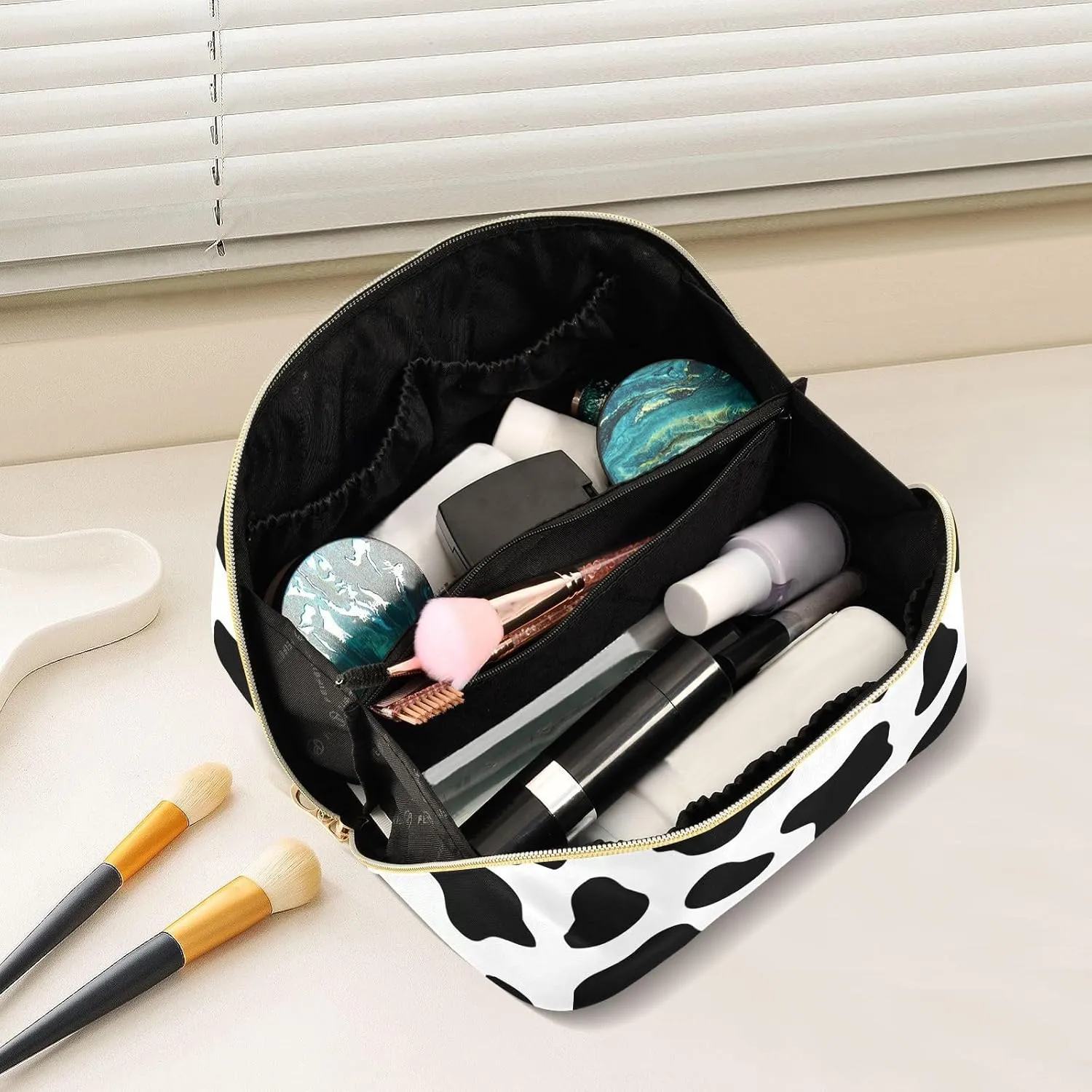 Cow Print Travel Makeup Bag Portable Cosmetic Pouch Large Capacity Make up Bag Toiletry Bag with Divider and Handle for Women